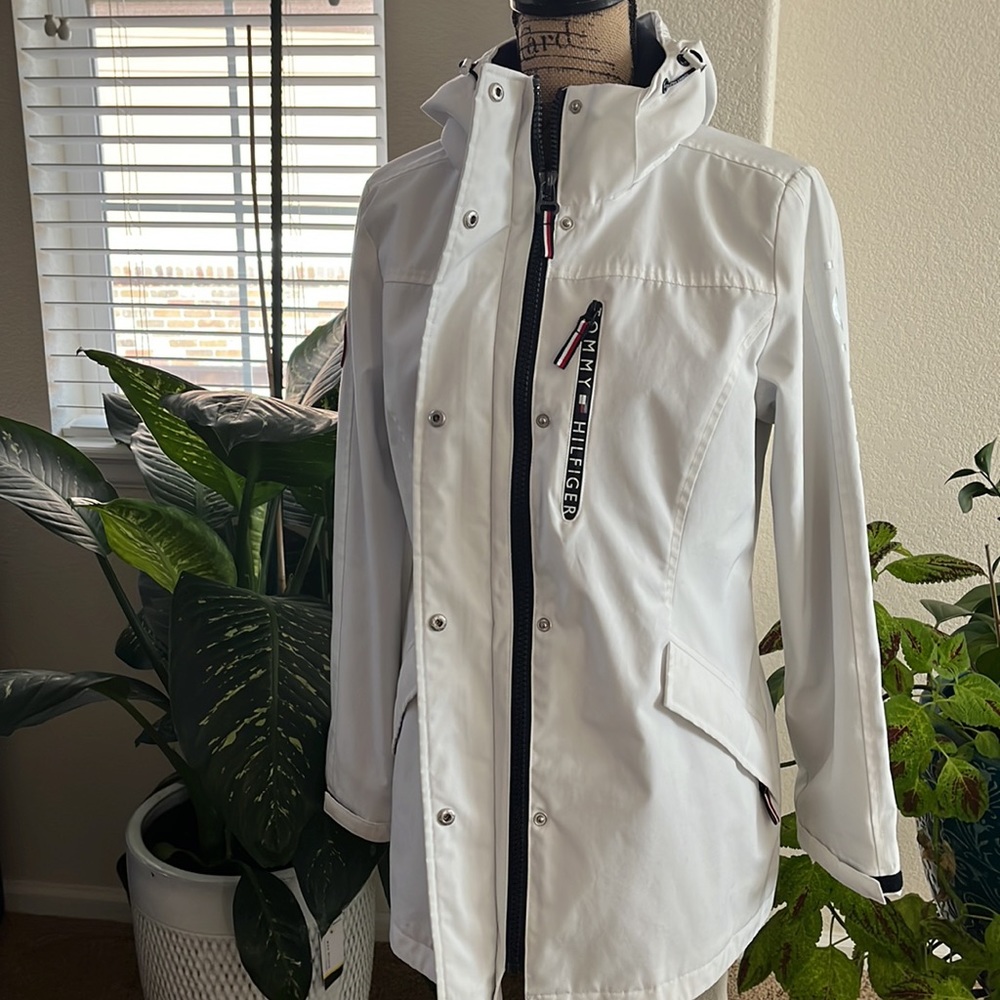 Tommy Hilfiger Winter Jacket White gently used excellent
